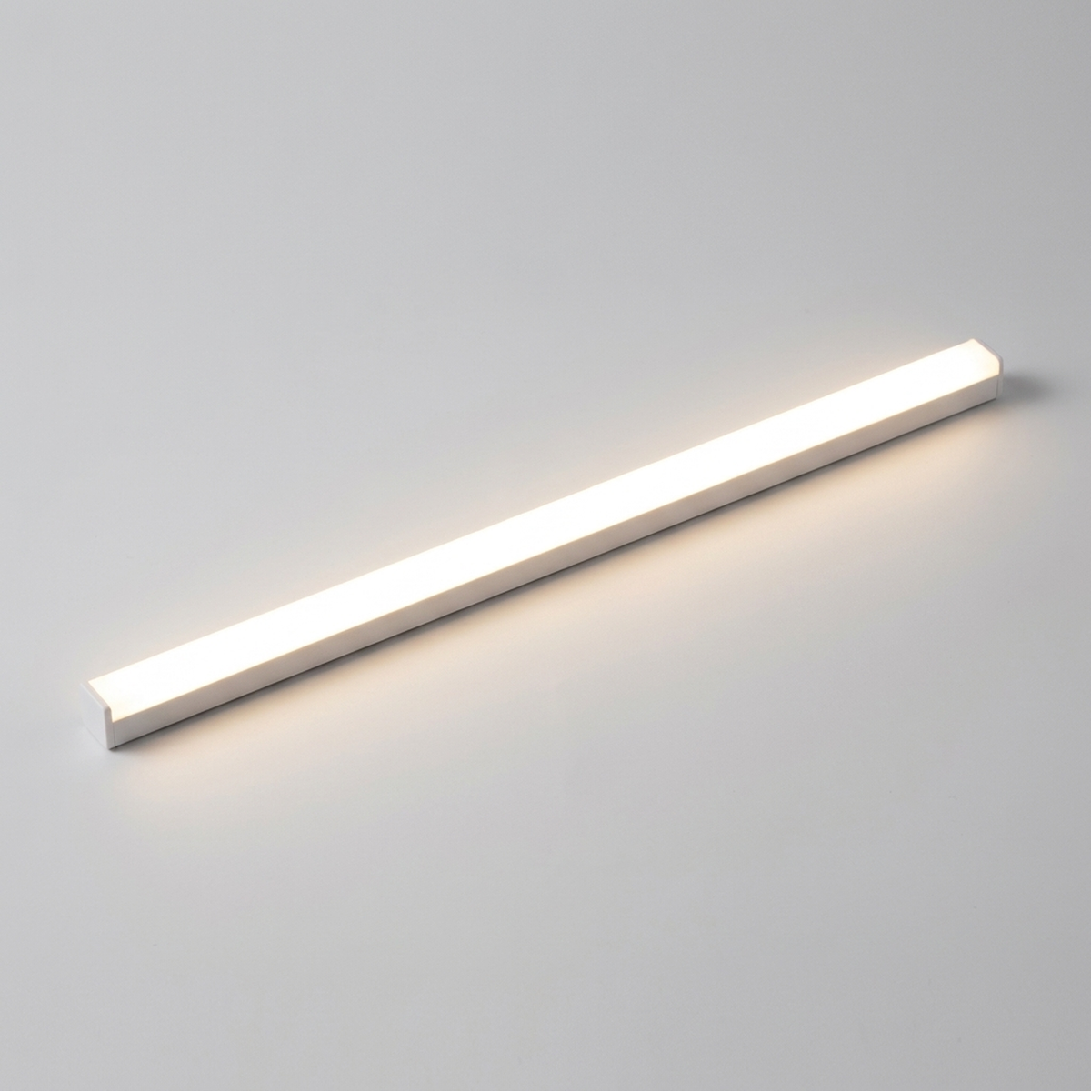 ITERPUB::cold-luxelie-15372952567978::04-variant-warm-white
