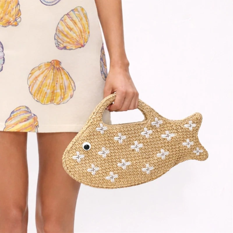 SEAFLARE – Pochette en raphia en forme de poisson
