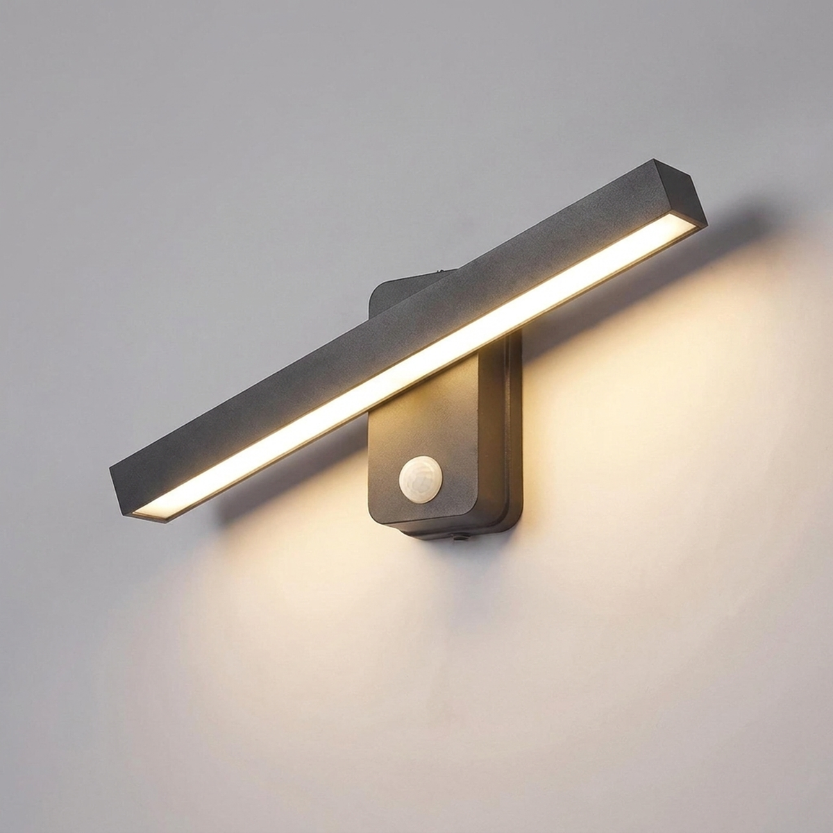 ITERPUB::cold-luxelie-8638619844778::10-variant-l40cm-pir-sensor-24w