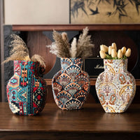 PETALFORM – Textured Vase for Elegant Dried Flower Displays