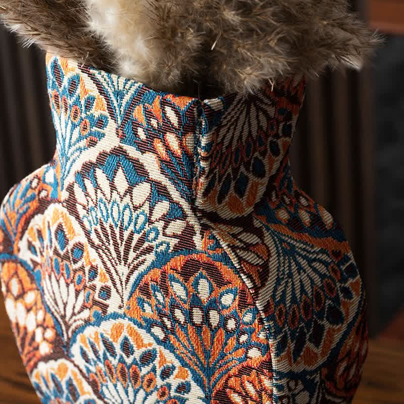 PETALFORM – Textured Vase for Elegant Dried Flower Displays