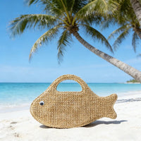 SEAFLARE – Pochette en raphia en forme de poisson