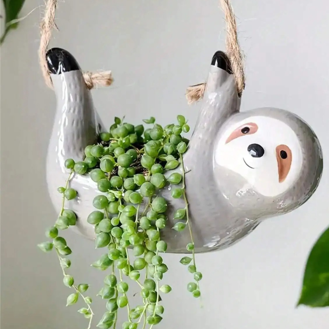 SLOTHBLOOM – Hanging Ceramic Succulent Planter