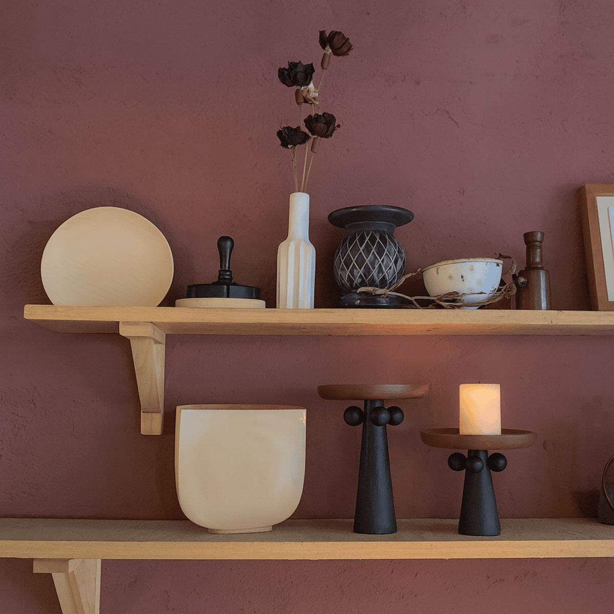 CANDISORA – Modern Sculptural Candle Stand for Sophisticated Interiors