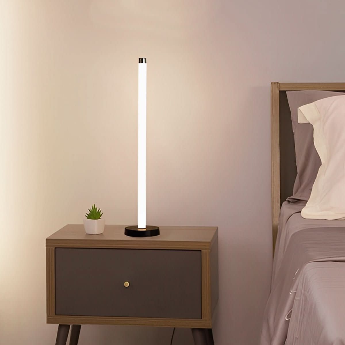 LUMIORBIT – Lampadaire à 360° pour une ambiance intérieure raffinée