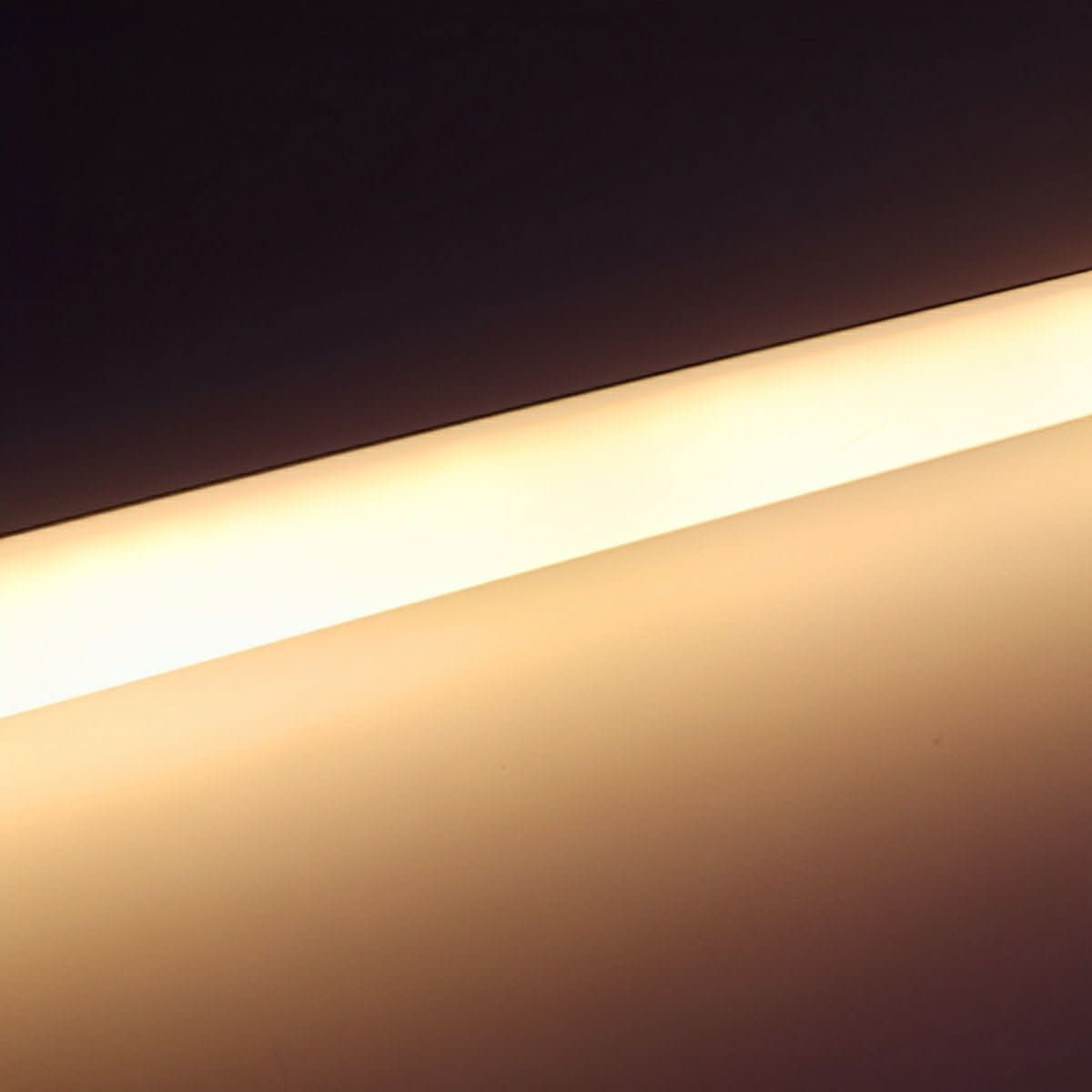 CIRCLUME – Asta luminosa LED a 360° per illuminazione d’atmosfera