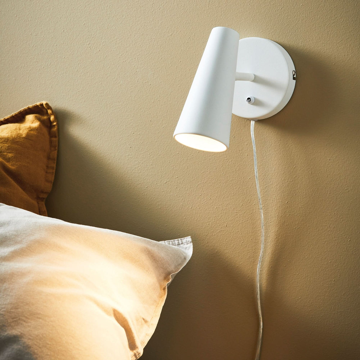 AXELORA – Adjustable Wall Lamp for Directional Illumination