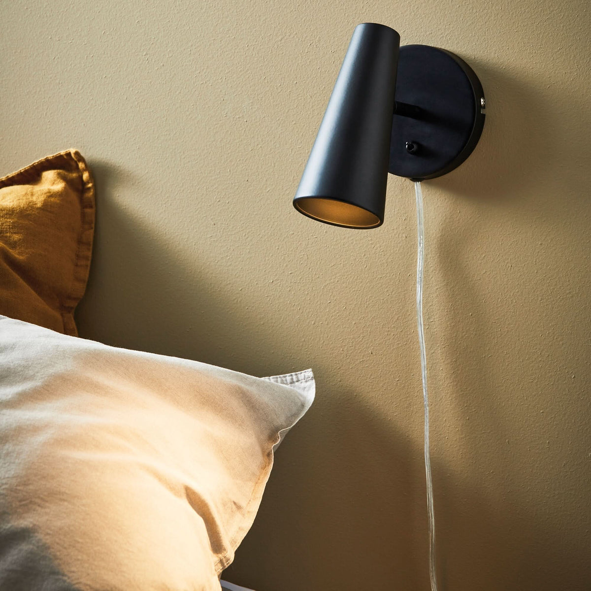 AXELORA – Adjustable Wall Lamp for Directional Illumination