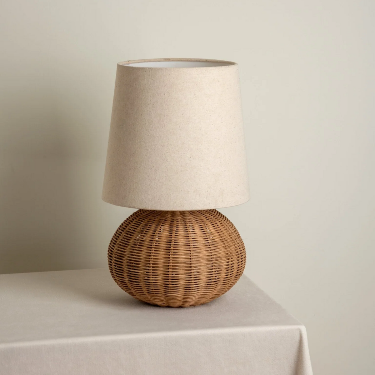 RATTAVIXA – Boho Table Lamp for Inviting Bedroom Atmosphere