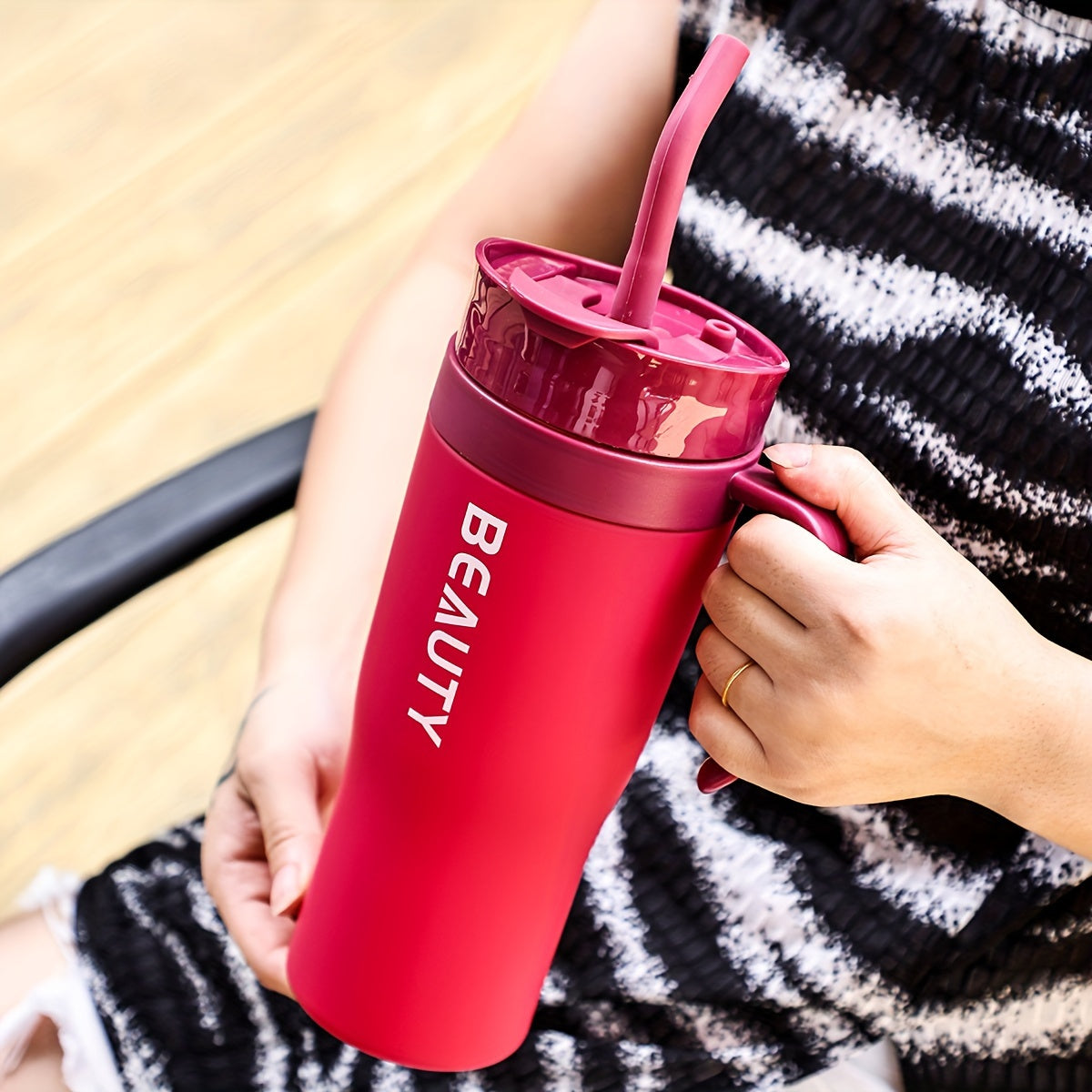 MAXHYDR – Large Capacity Straw Tumbler Cup