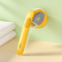 SUDSNESTA – Cepillo de baño para mascotas con dispensador de champú incorporado