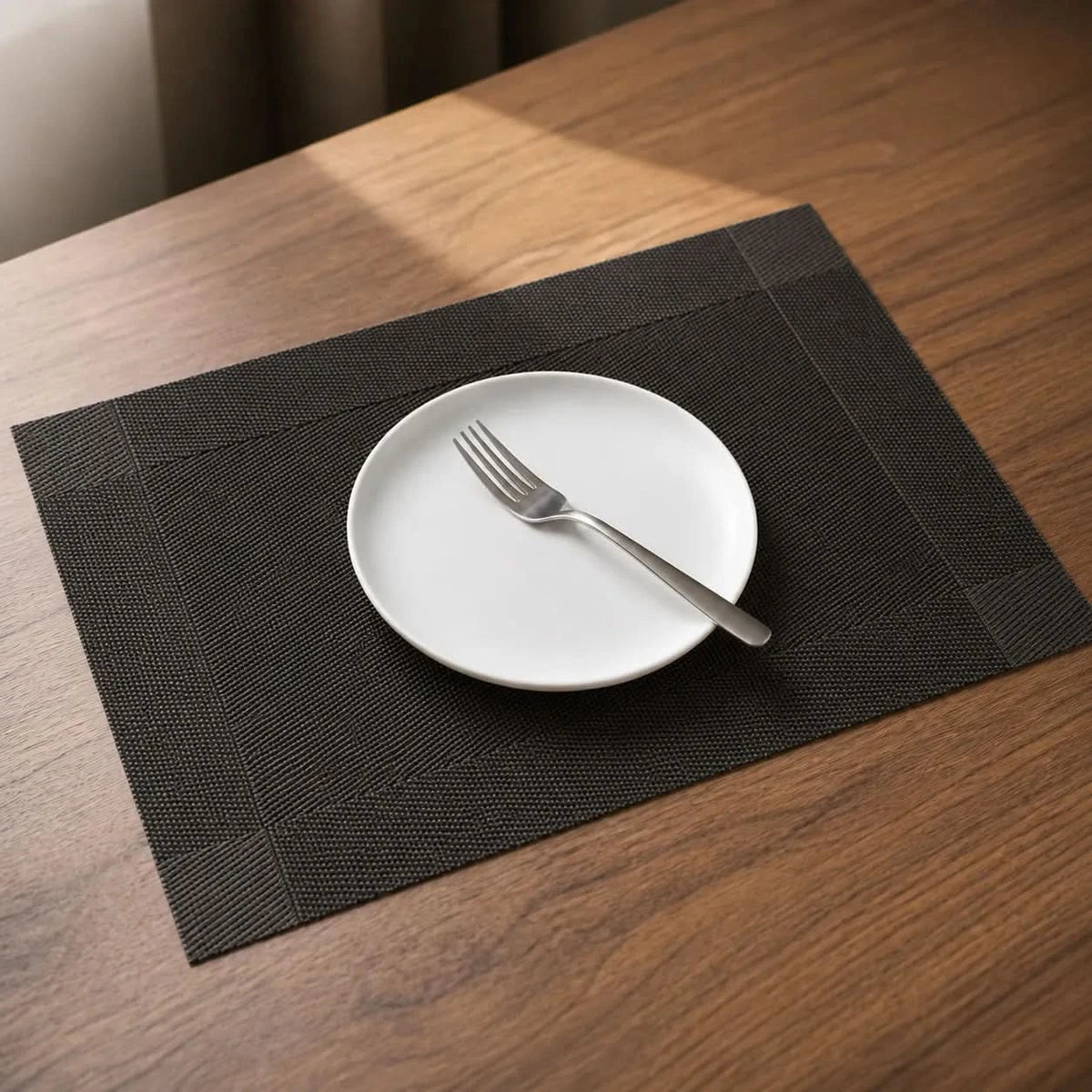 DINEBELLE – Woven Placemats for Elegant Table Styling