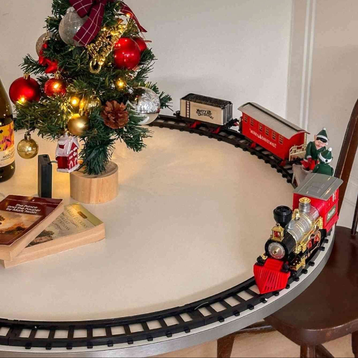 MERRYENGINE – Weihnachtsbaumzug für eine verspielte festliche Atmosphäre