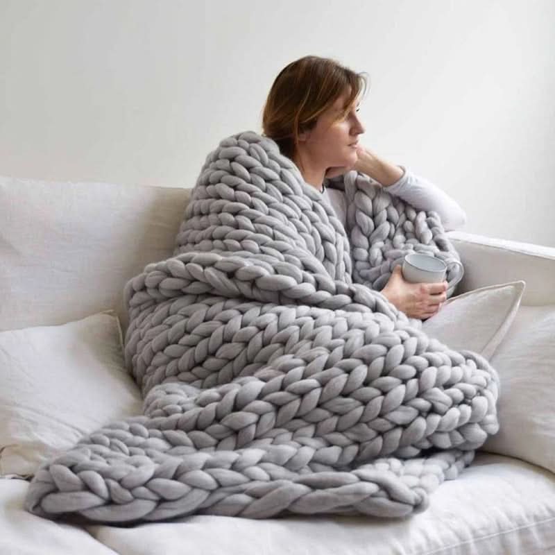 LOOMHAVEN – Chunky Knit Blanket for Elegant Warmth