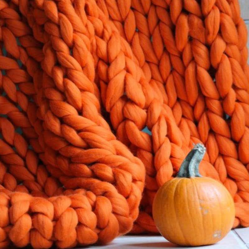 LOOMHAVEN – Chunky Knit Blanket for Elegant Warmth