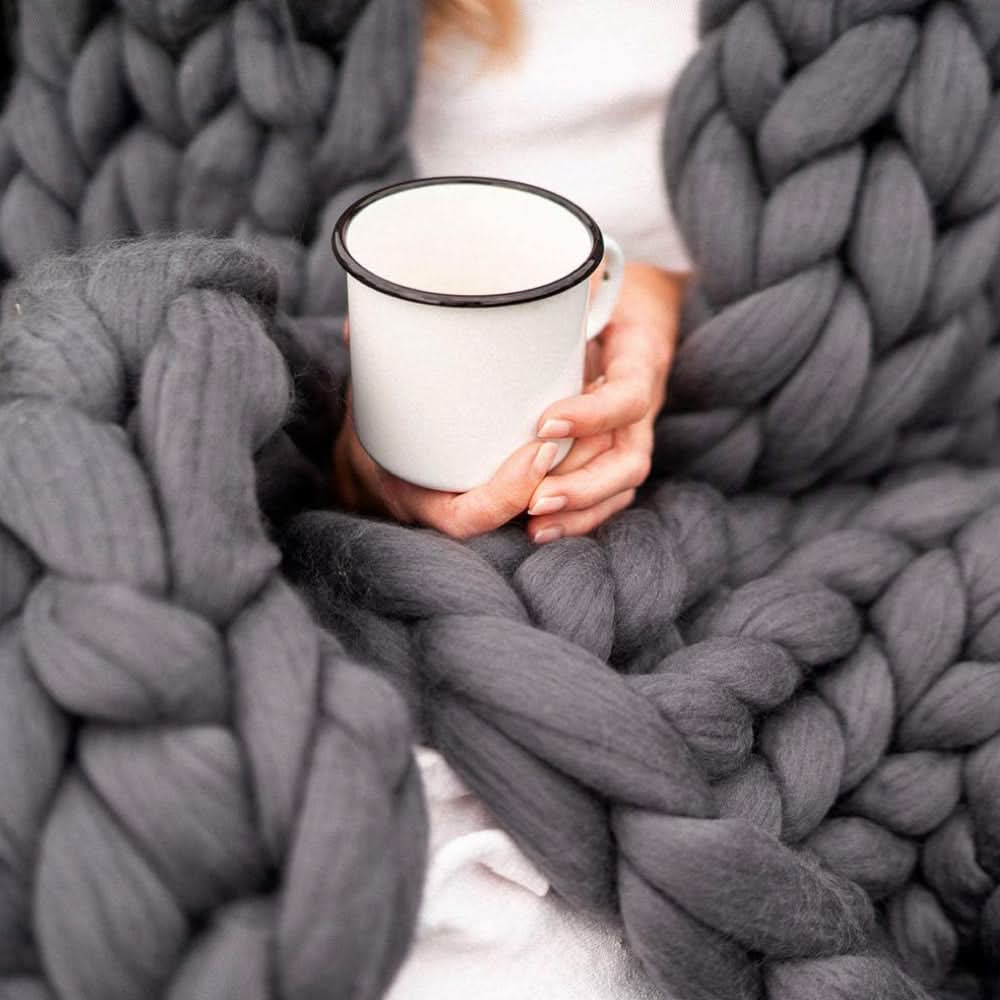 LOOMHAVEN – Chunky Knit Blanket for Elegant Warmth