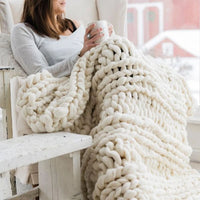 LOOMHAVEN – Chunky Knit Blanket for Elegant Warmth