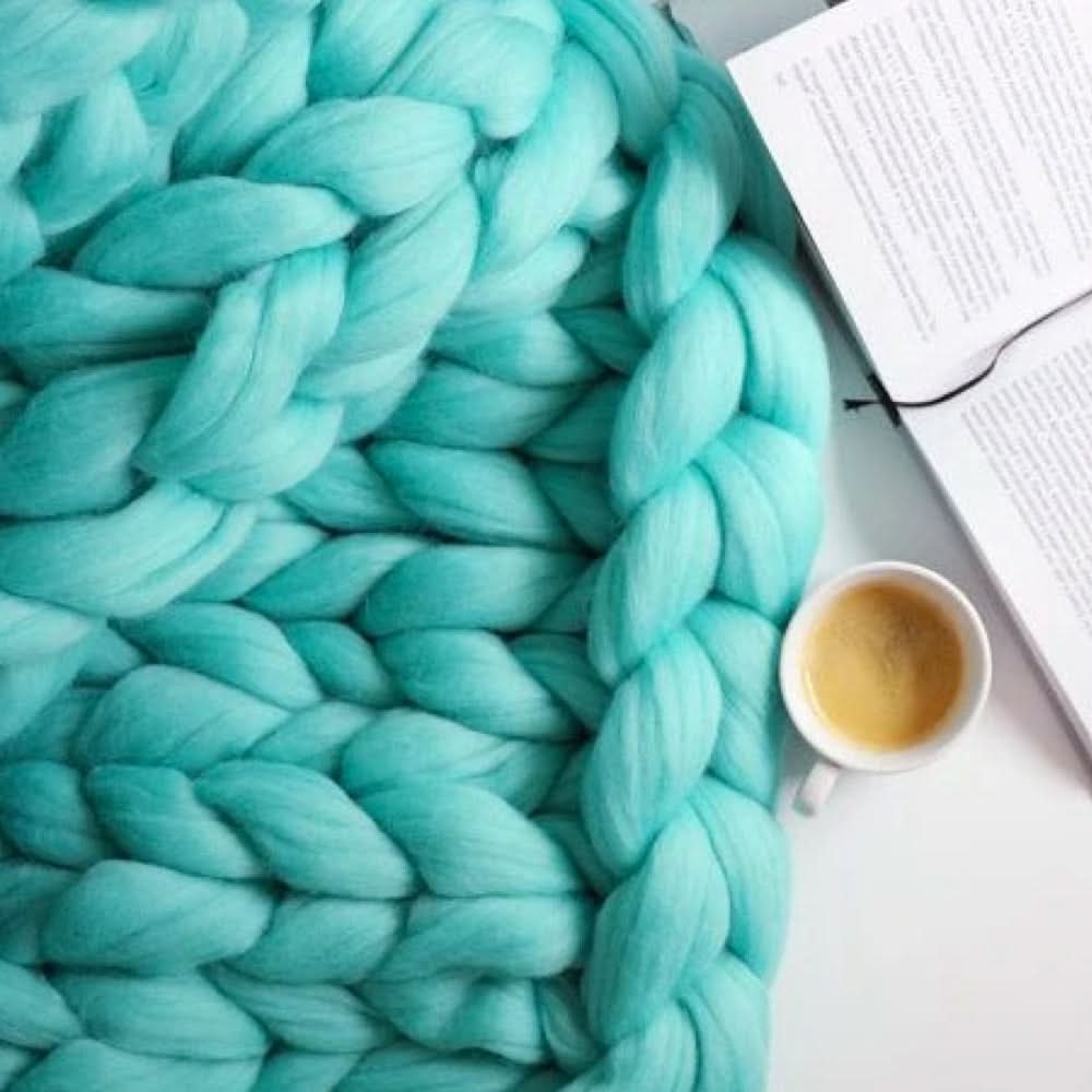 LOOMHAVEN – Chunky Knit Blanket for Elegant Warmth