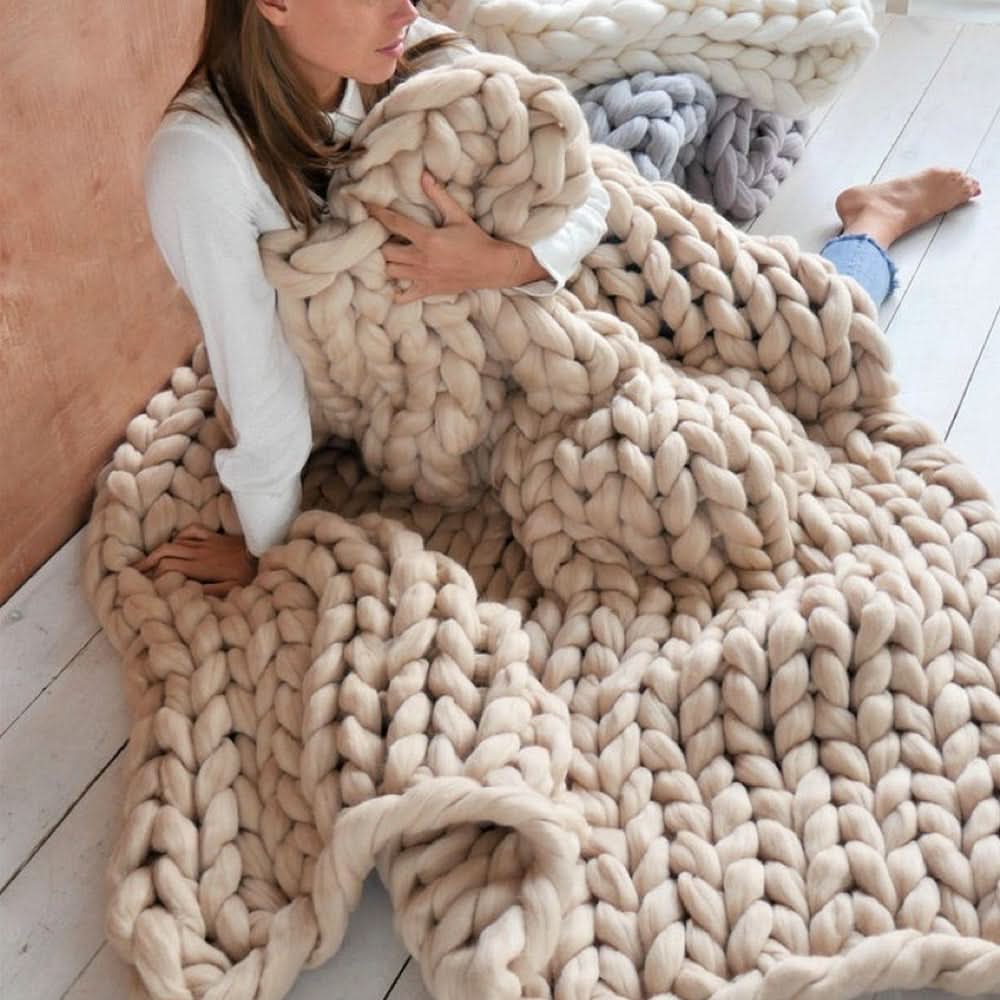 LOOMHAVEN – Chunky Knit Blanket for Elegant Warmth