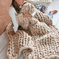 LOOMHAVEN – Chunky Knit Blanket for Elegant Warmth