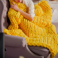 LOOMHAVEN – Chunky Knit Blanket for Elegant Warmth
