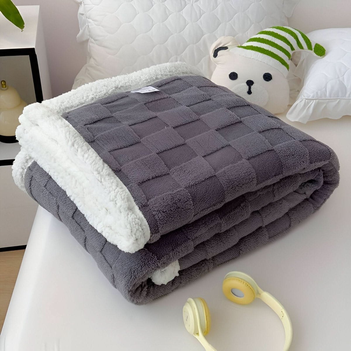 WARMTURN – Reversible Blanket for Comfortable Everyday Layering