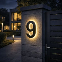 HOUSELIT – Bagbelyst LED-husskilt for tydelig synlighed
