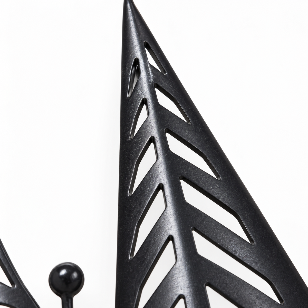 PINEGLOWERA – Forest-Inspired Wall Light for Warm Festive Illumination