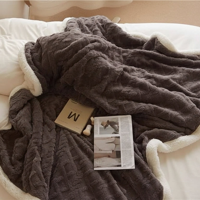 LAMMARA – Fluffy lambswool blanket for maximum warmth 6