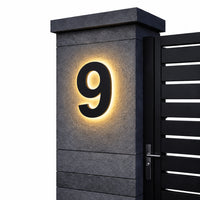 HOUSELIT – Bagbelyst LED-husskilt for tydelig synlighed