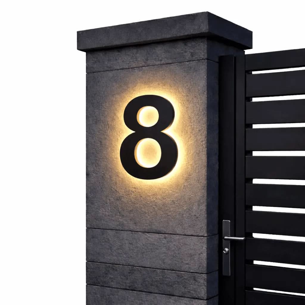 HOUSELIT – Bagbelyst LED-husskilt for tydelig synlighed