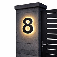 HOUSELIT – Bagbelyst LED-husskilt for tydelig synlighed