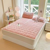 COZYTATAMI – Warm Foldable Mattress Cover Plush Comfort