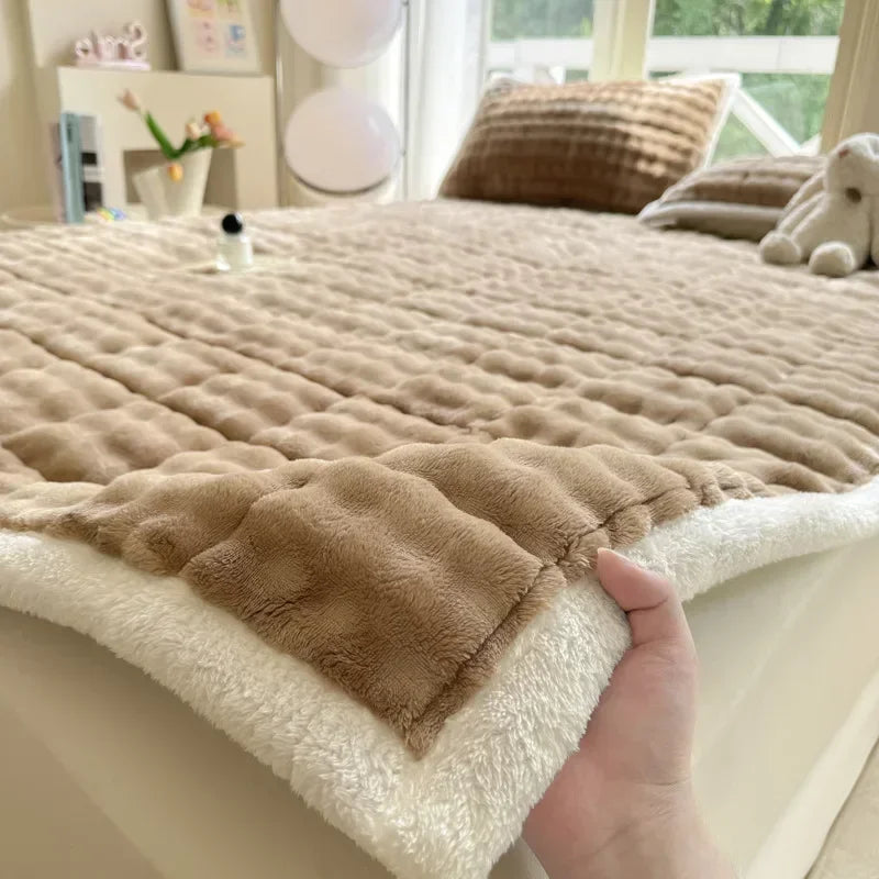 COZYTATAMI – Warm Foldable Mattress Cover Plush Comfort