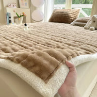 COZYTATAMI – Warm Foldable Mattress Cover Plush Comfort