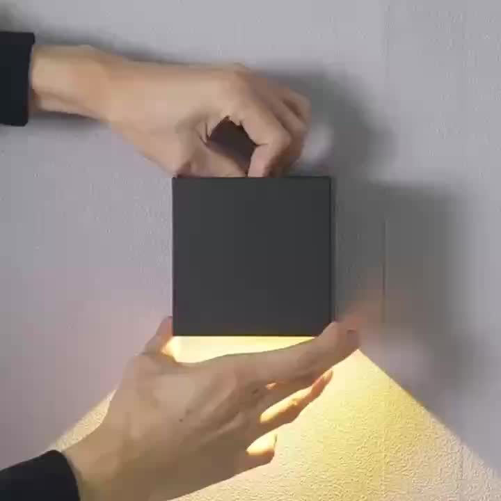 Lumeora - Quadratische Außenwandleuchte mit Auf- und Abstrahlung