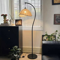 LUNACURVE – Lampadaire en croissant pour une ambiance intérieure élégante