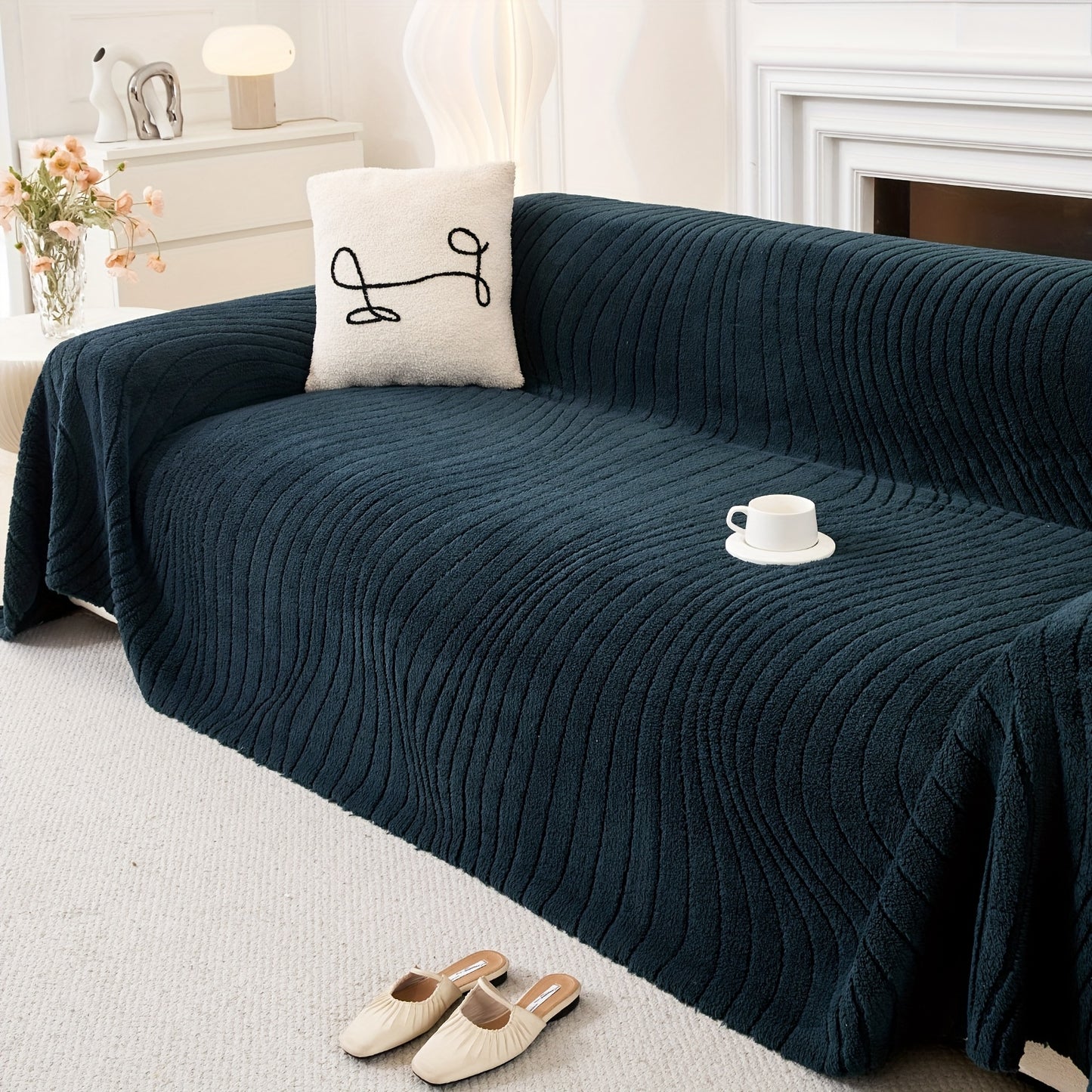 PLUSHLIVA – Double-Sided Plush Sofa Cover Blanket for All Seasons