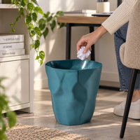 CURVEBIN – Abfalleimer mit unregelmäßiger Form für platzsparendes Design