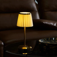 PLEATAVORA – Klassisk plisseret bordlampe til varm stemningsbelysning