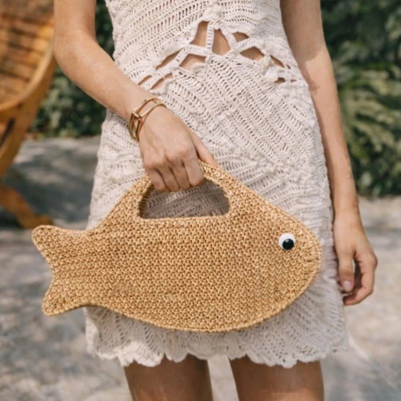 SEAFLARE – Pochette en raphia en forme de poisson