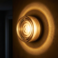 FORMELLE – Applique da parete scolpita per un’illuminazione d’atmosfera elegante