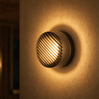 FORMELLE – Applique da parete scolpita per un’illuminazione d’atmosfera elegante