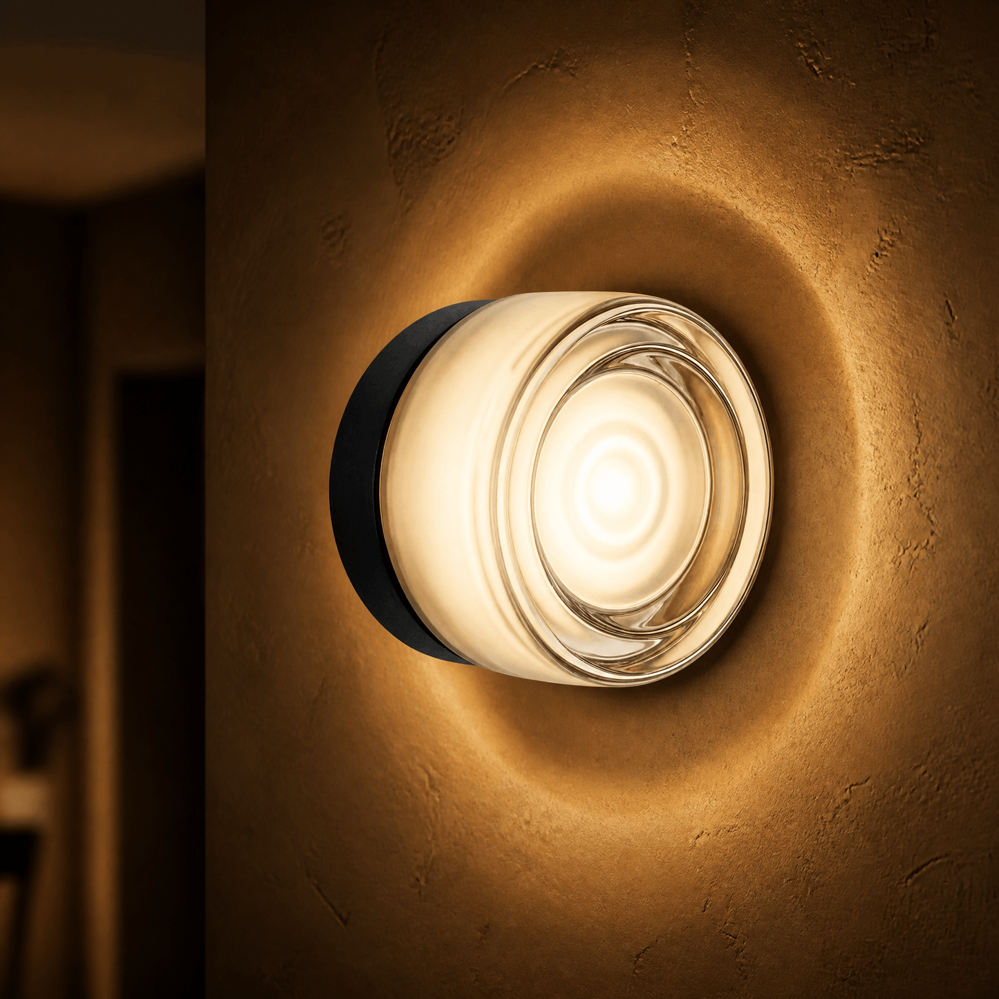 FORMELLE – Applique da parete scolpita per un’illuminazione d’atmosfera elegante