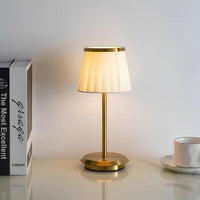 PLEATAVORA – Klassisk plisseret bordlampe til varm stemningsbelysning
