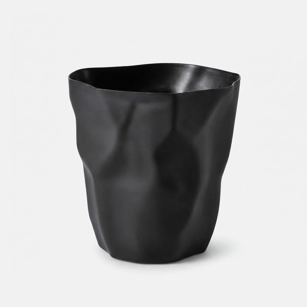 CURVEBIN – Abfalleimer mit unregelmäßiger Form für platzsparendes Design