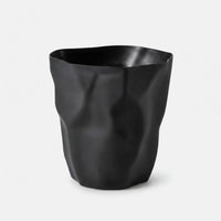 CURVEBIN – Abfalleimer mit unregelmäßiger Form für platzsparendes Design