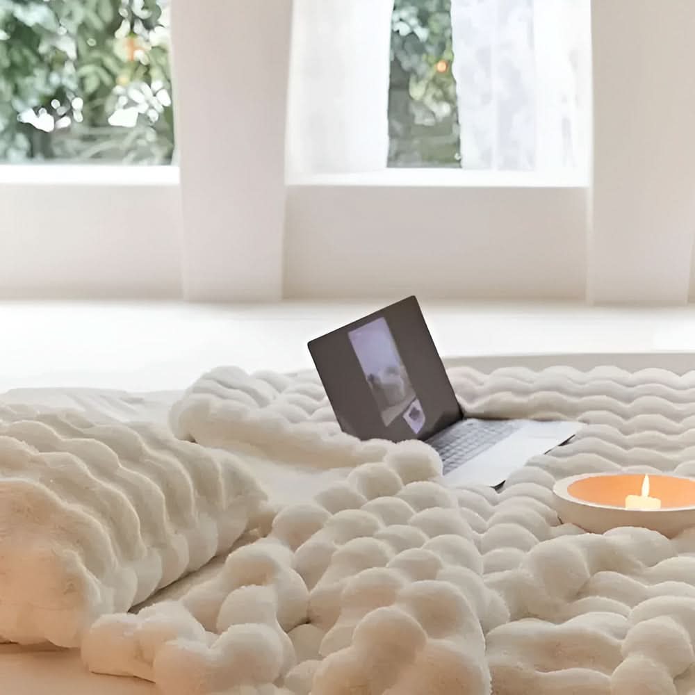 COZYWAVIA – Wavy Blanket for Warm and Relaxing Evenings