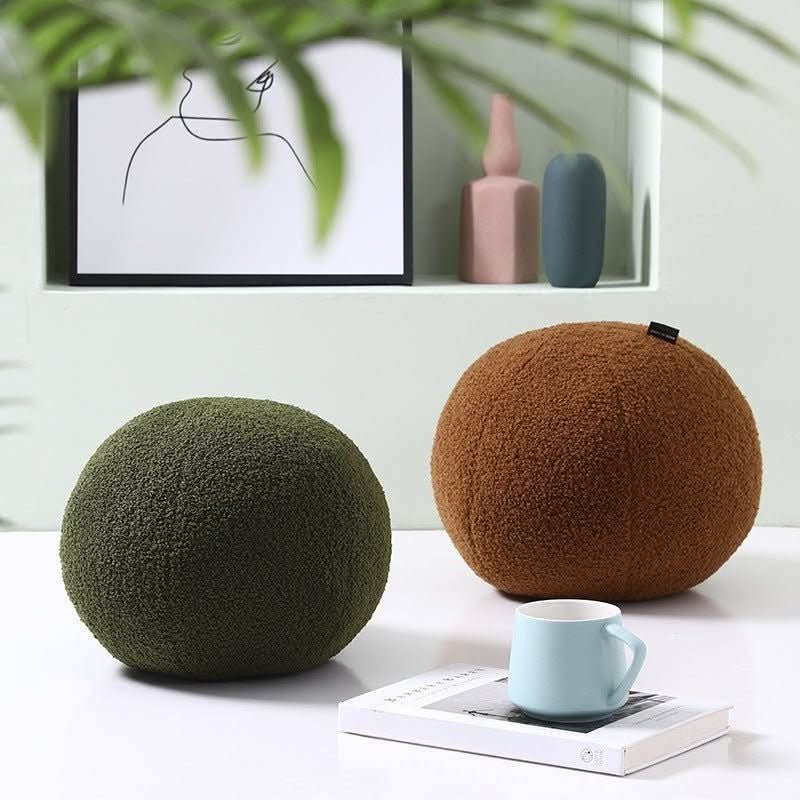 ROUNDVELIA – Plush Round Pillow for Refined Everyday Comfort