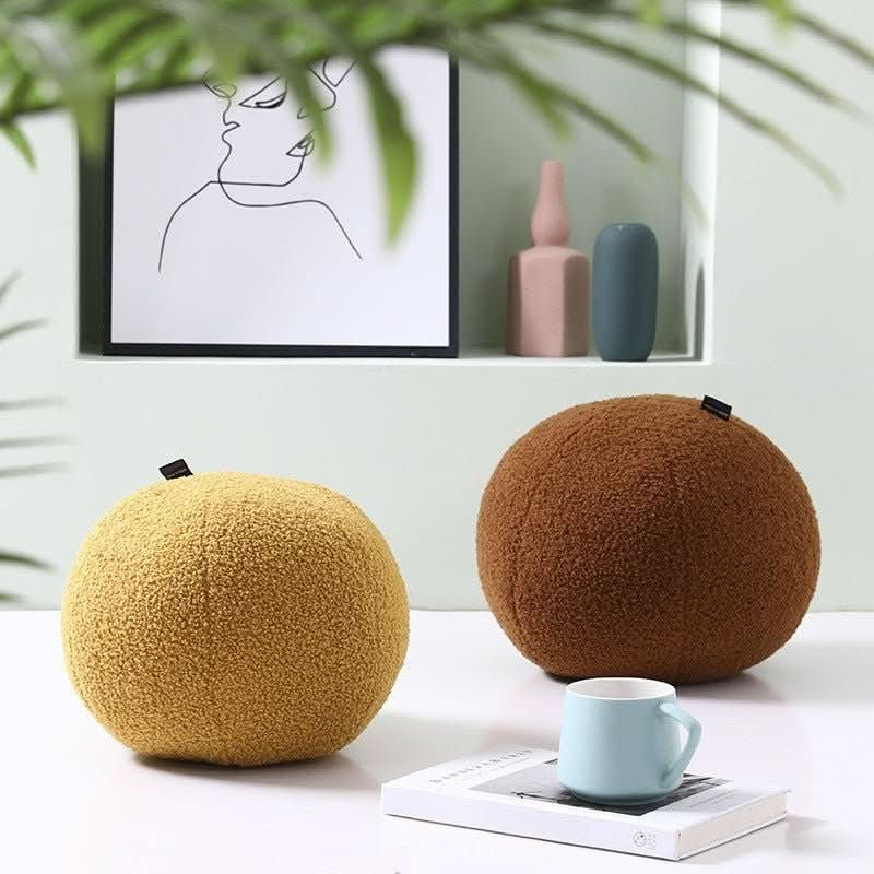 ROUNDVELIA – Plush Round Pillow for Refined Everyday Comfort